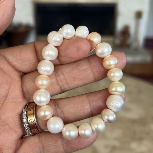 Fresh Water Pearl Stretch Bracelet - Picture 3 of 5